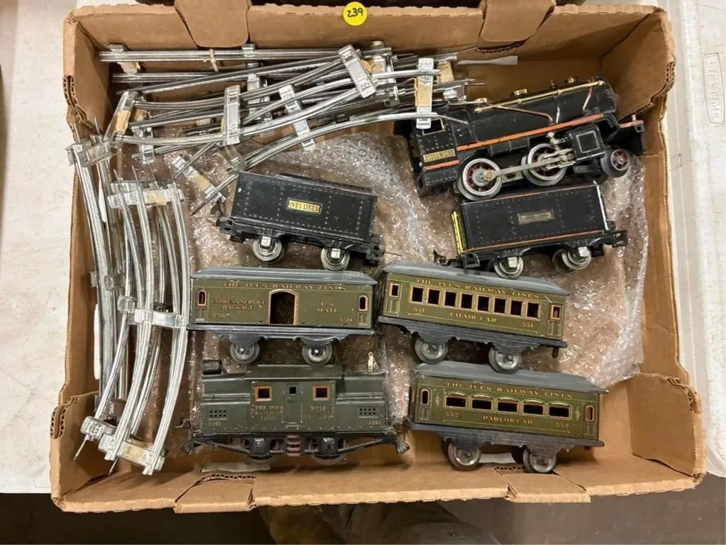 Lionel No.258 & other Train Cars