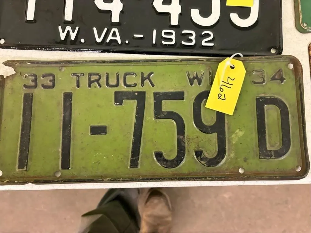 WI Truck 1933-34 License Plate