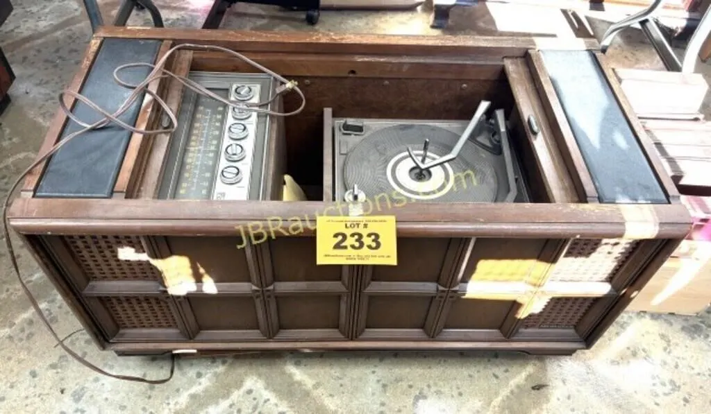 MAGNAVOX CABINET STEREO, AS-IS