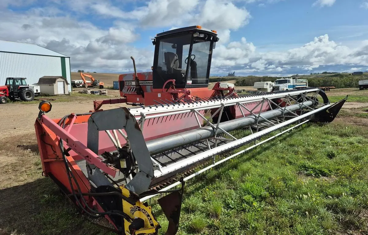 1996 Massey Ferguson 220 Self-Propelled Swather w/ 30' Header
UNRESERVED