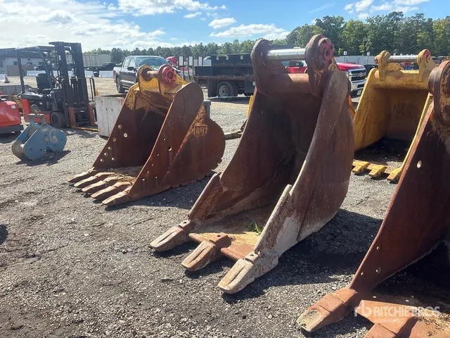 36 in Digging Excavator Bucket
