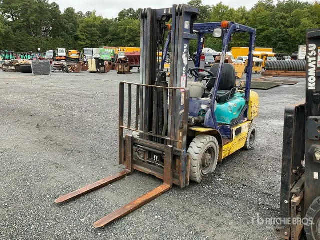 1999 Komatsu FG25T-12 3730 lb Forklift
