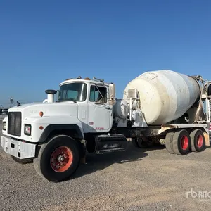 2000 Mack RD690S 8x4 Mixer Truck