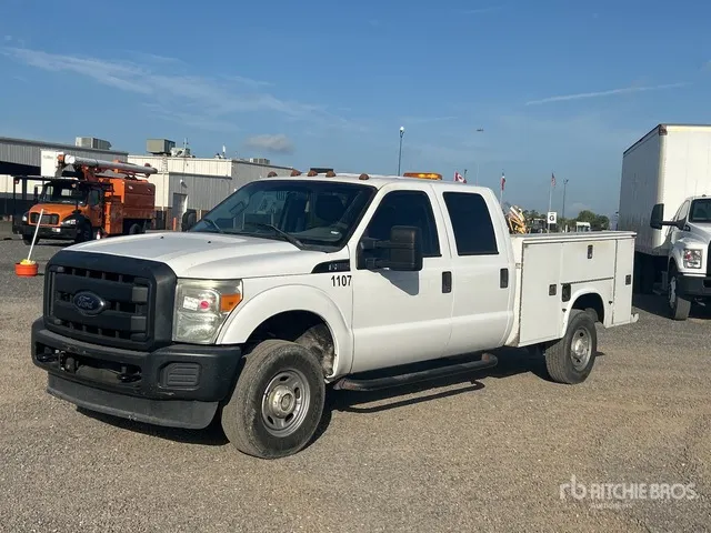 2012 Ford F-350 XL 4x4 Crew Cab Utility Truck