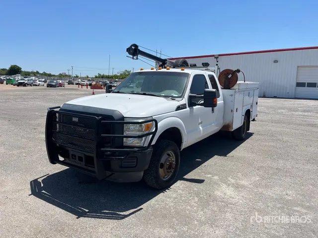 2012 Ford F-350 XL 4x4 Extended Cab Service Truck