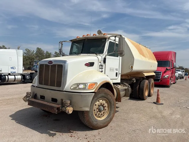 2014 Peterbilt 348 5000 gal 6x4 Water Truck