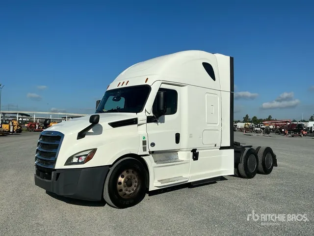 2020 Freightliner Cascadia 126 6x4 T/A Sleeper Truck Tractor