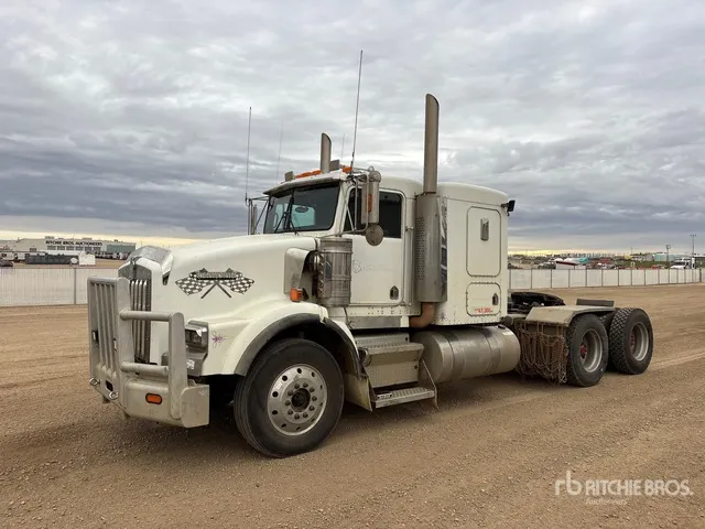 1999 Kenworth T800 T/A Sleeper Truck Tractor