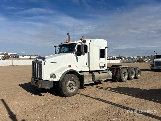 2013 Kenworth T800 8x6 Tri/A Sleeper Truck Tractor