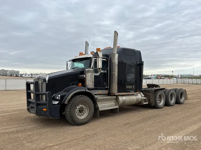 2016 Kenworth T800 8x6 Tri/A Sleeper Truck Tractor
