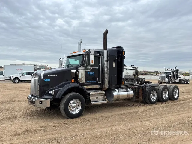 2020 Kenworth T800 8x6 Logging Tri/A Sleeper Truck Tractor