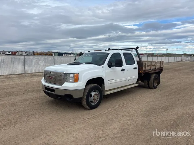 2011 Chevrolet Silverado 3500HD 4x4 Crew Cab Flatbed Truck