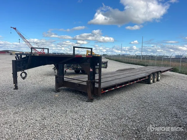 48 ft Tri/A Gooseneck Equipment Trailer