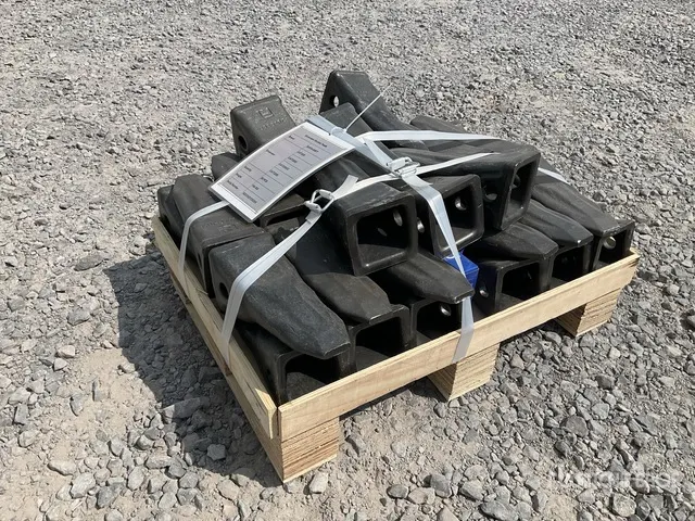 Quantity of (30) 2026 SDCH SDCH-08BT Lote de Puntas para Cucharon (Sin Usar) / Bucket Teeth - Fits Cat 320, 320D, 320GC, 320E (Unused)