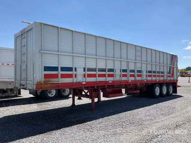 2025 Barrera 45 ft Tri/A Semirremolque Tipo Jaula / Livestock Trailer