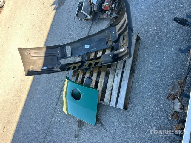 Mack 25137088 Mack CX/CH Bumper (Unused)