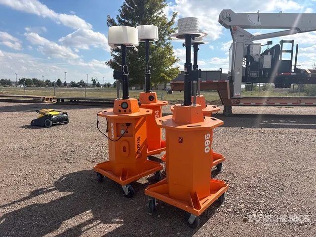 Quantity of (4) Loris Beacon Light Tower
