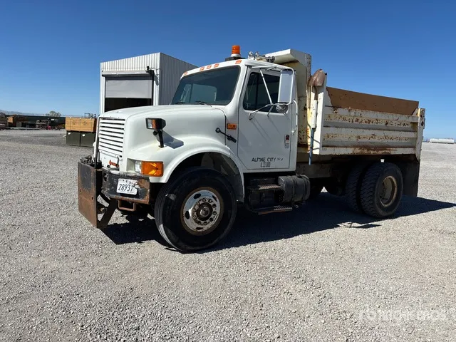 1990 International 4900 4x2 S/A Dump Truck