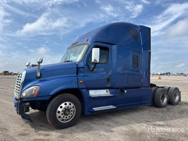 2018 Freightliner Cascadia 125 6x4 T/A Sleeper Truck Tractor