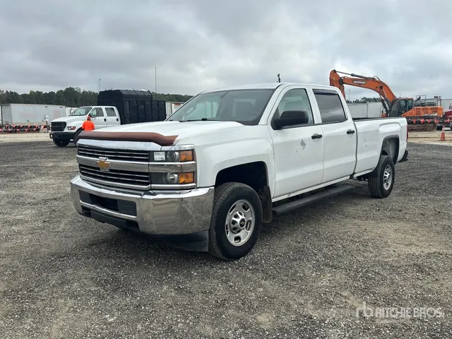 2015 Chevrolet Silverado 2500HD 4x2 Crew Cab Pickup