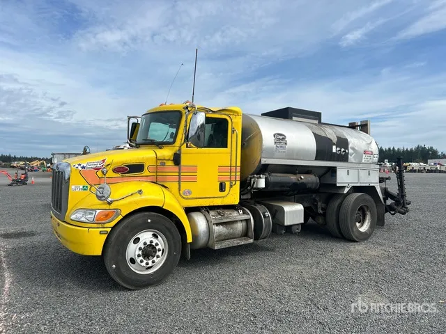 2018 Etnyre Black-Topper Centennial 2000 gal on 2018 Peterbilt 337 4x2 Asphalt Distributor Truck (Inoperable)