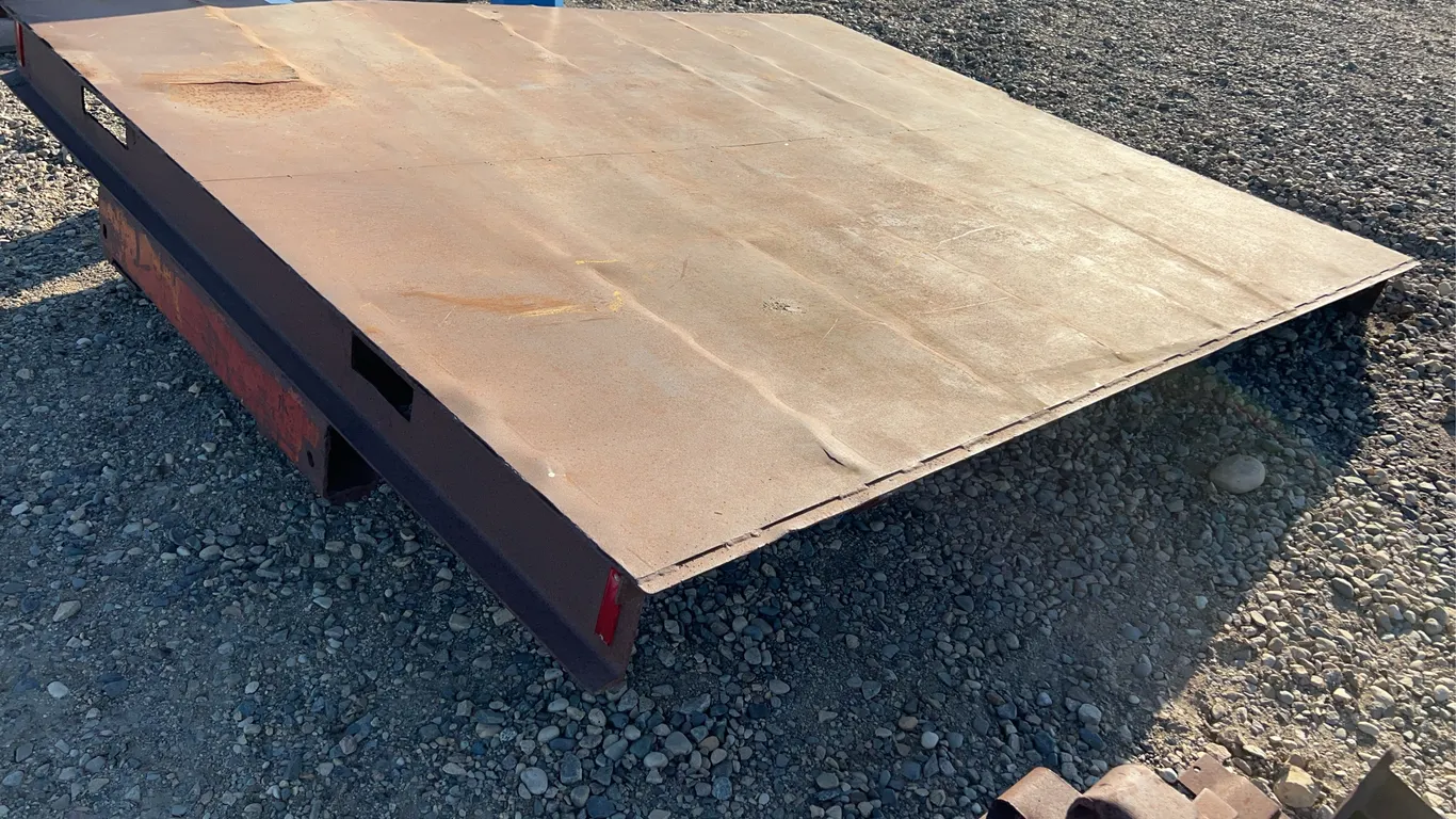 Semi Weight Deck W/Fifth Wheel Attachment