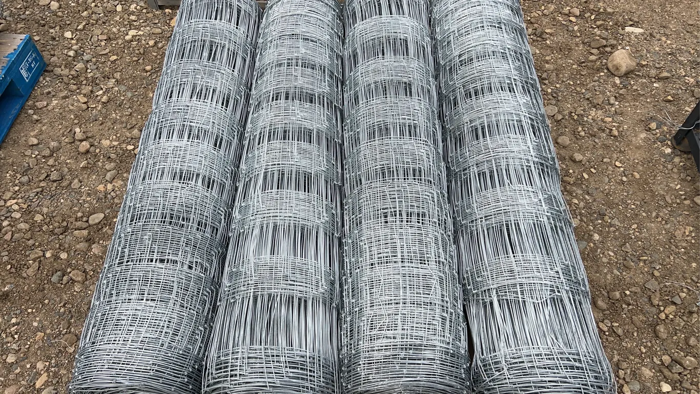 4 - Farm Fence ( BUYER MUST PAY 4X THE BID PRICE)