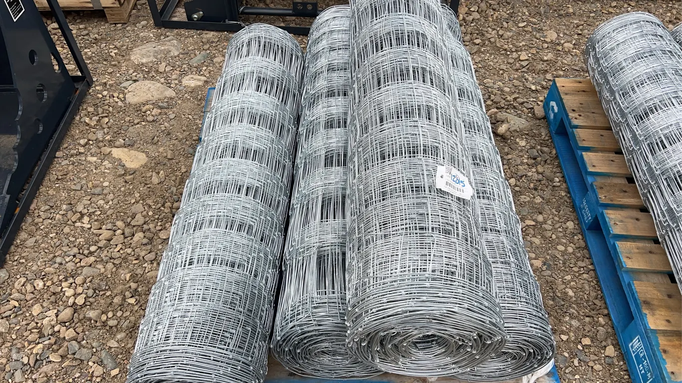 4 - Farm Fence ( BUYER MUST PAY 4X THE BID PRICE)