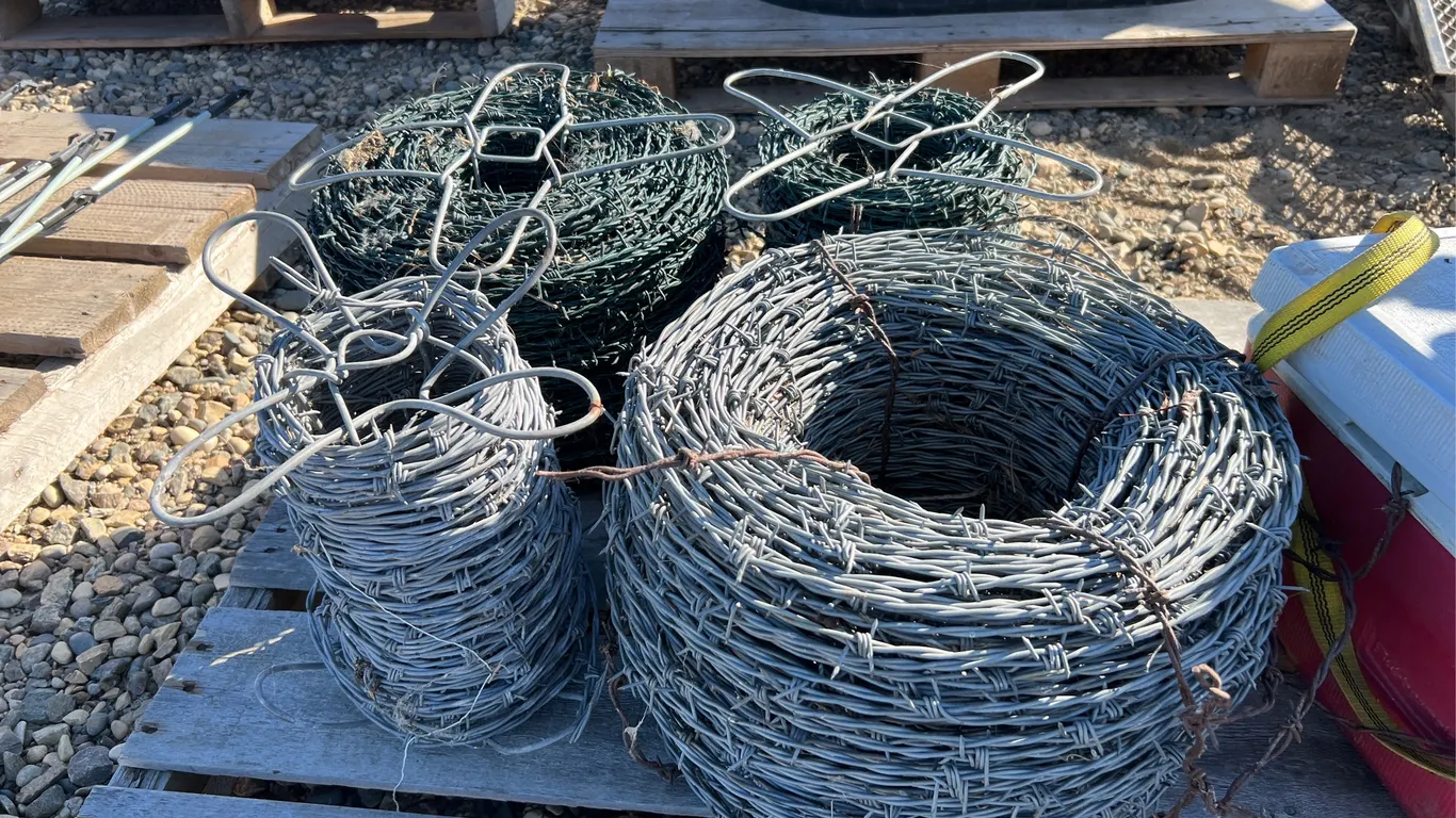 Barbed Wire & Fencing Staples/ Supplies/Sign