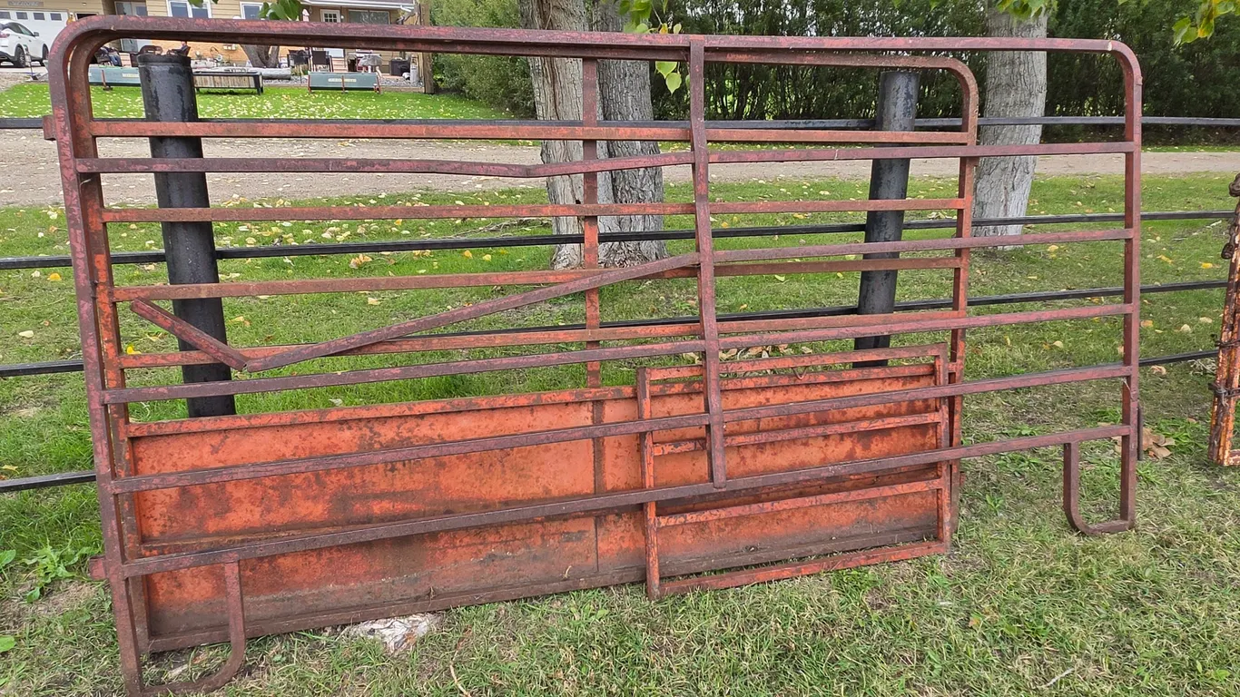 2 - Panels/ Gate