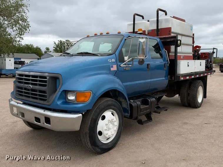2000 Ford F650 flatbed truck with Ditch Witch fluid mixing system