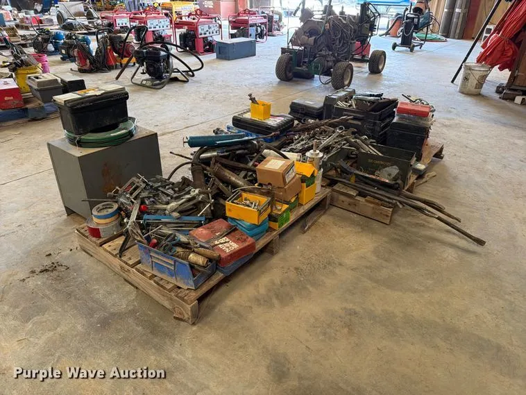 (2) pallets of tools