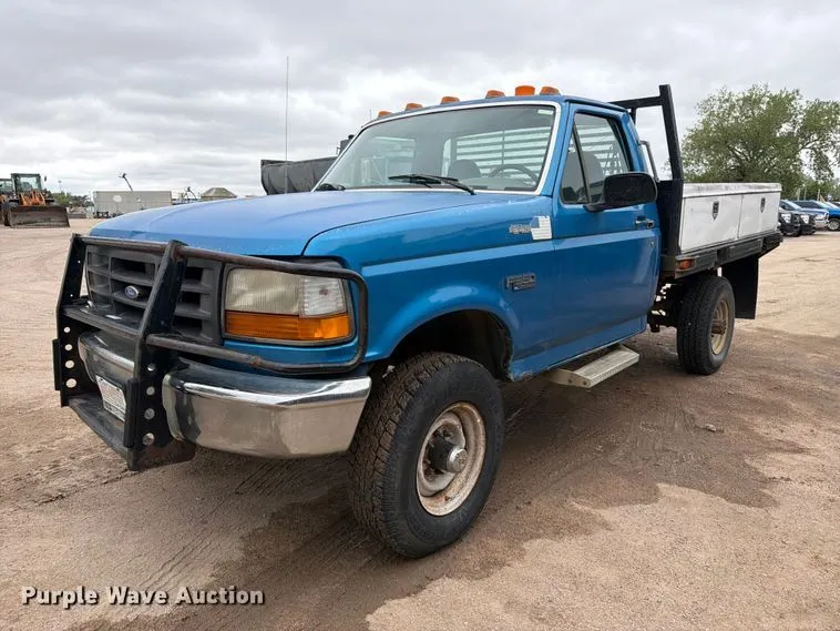 1995 Ford F350 flatbed pickup truck
