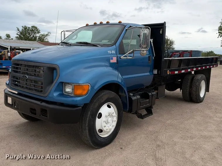 2000 Ford F650 dump flatbed truck
