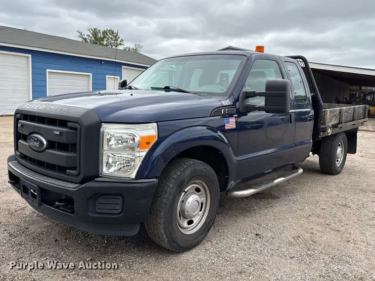 2012 Ford F250 XL Ext cab flatbed pickup truck