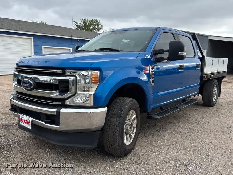 2020 Ford F250 SXT Crew Cab flatbed pickup truck