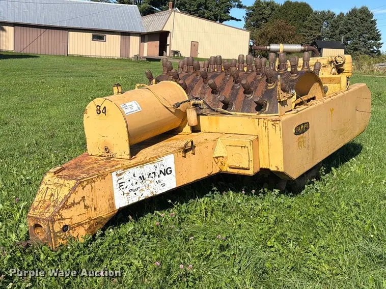 Tampo VC-250 sheepsfoot vibratory roller