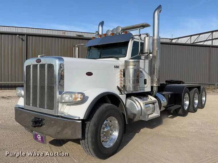 2015 Peterbilt 389 tri-axle heavy haul truck tractor