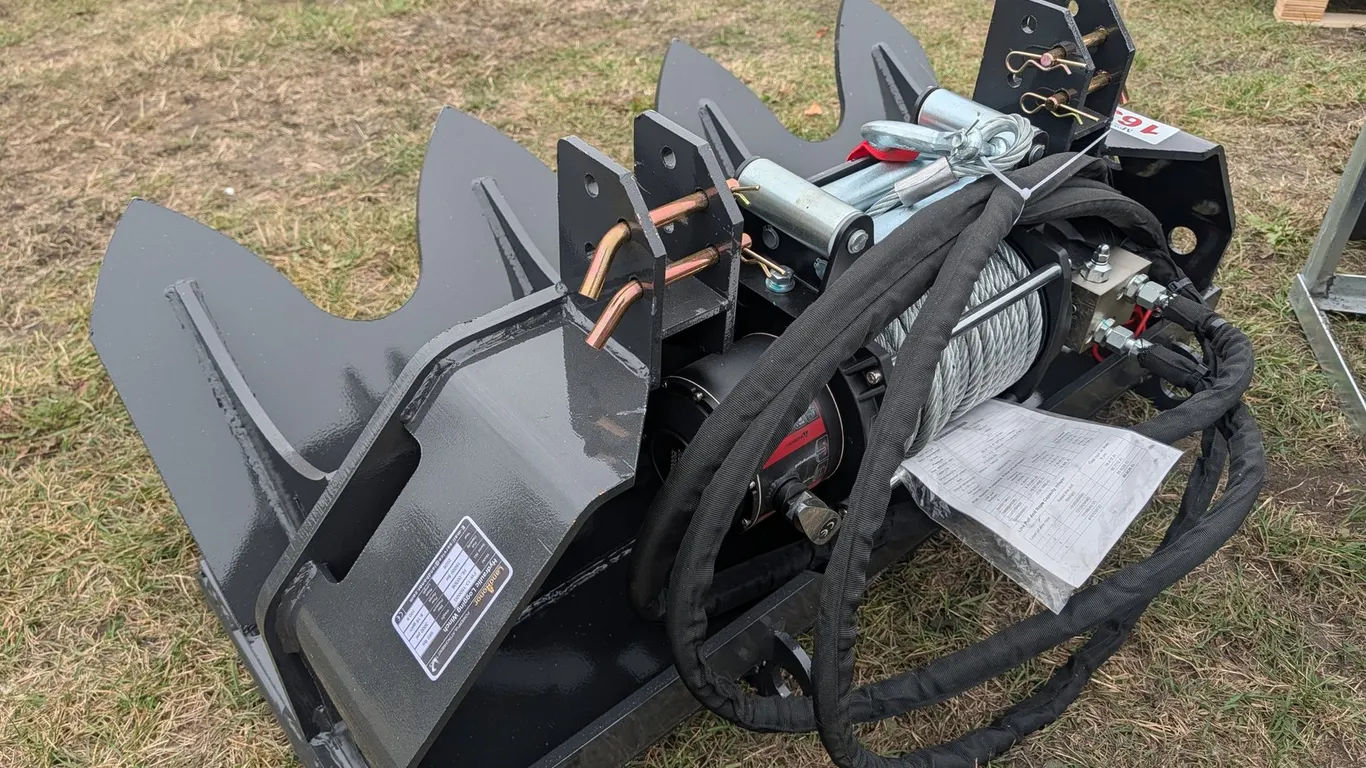 UNUSED LANDHONOR 15000LB HYDRAULIC WINCH FW-13-15000G