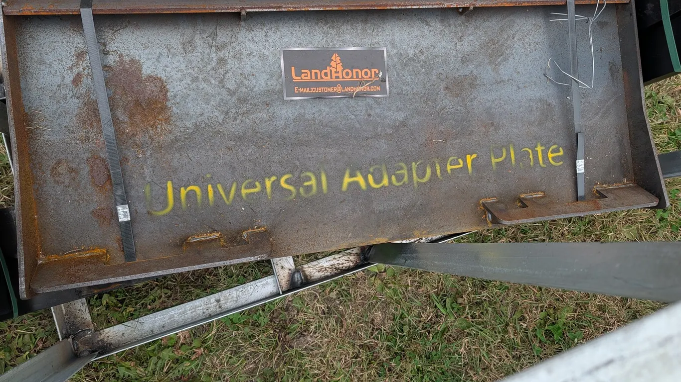 UNUSED LANDHONOR SKID STEER UNIVERSAL ADAPTER PLATE UAP-16-45W