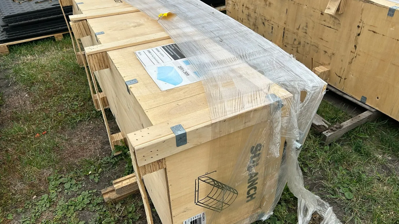 SD LANCH SDL2030GT SDLANCH NEW 20FT X 30FT PREMIUM HEAVY-DUTY GREENHOUSE TENT (DAMAGED BOX)