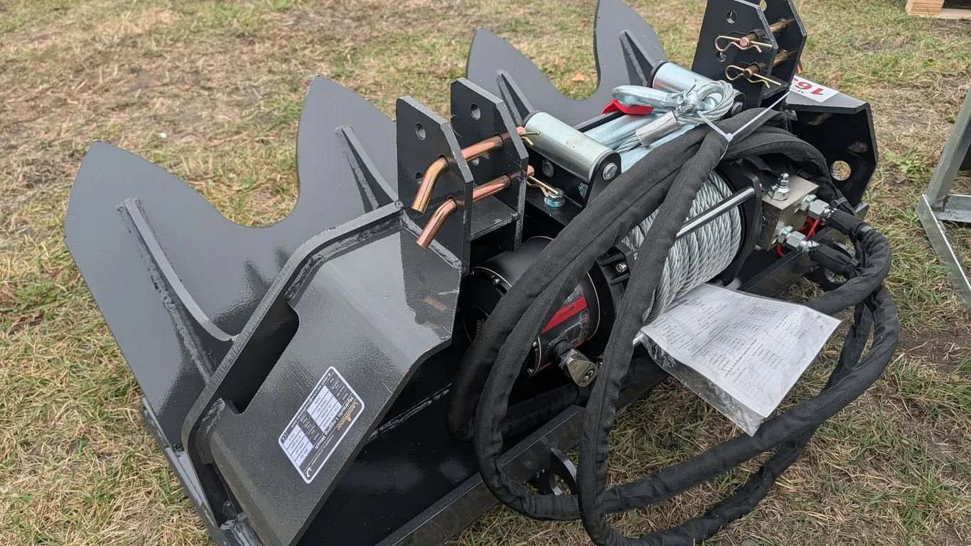 UNUSED LANDHONOR 15000LB HYDRAULIC WINCH FW-13-15000G