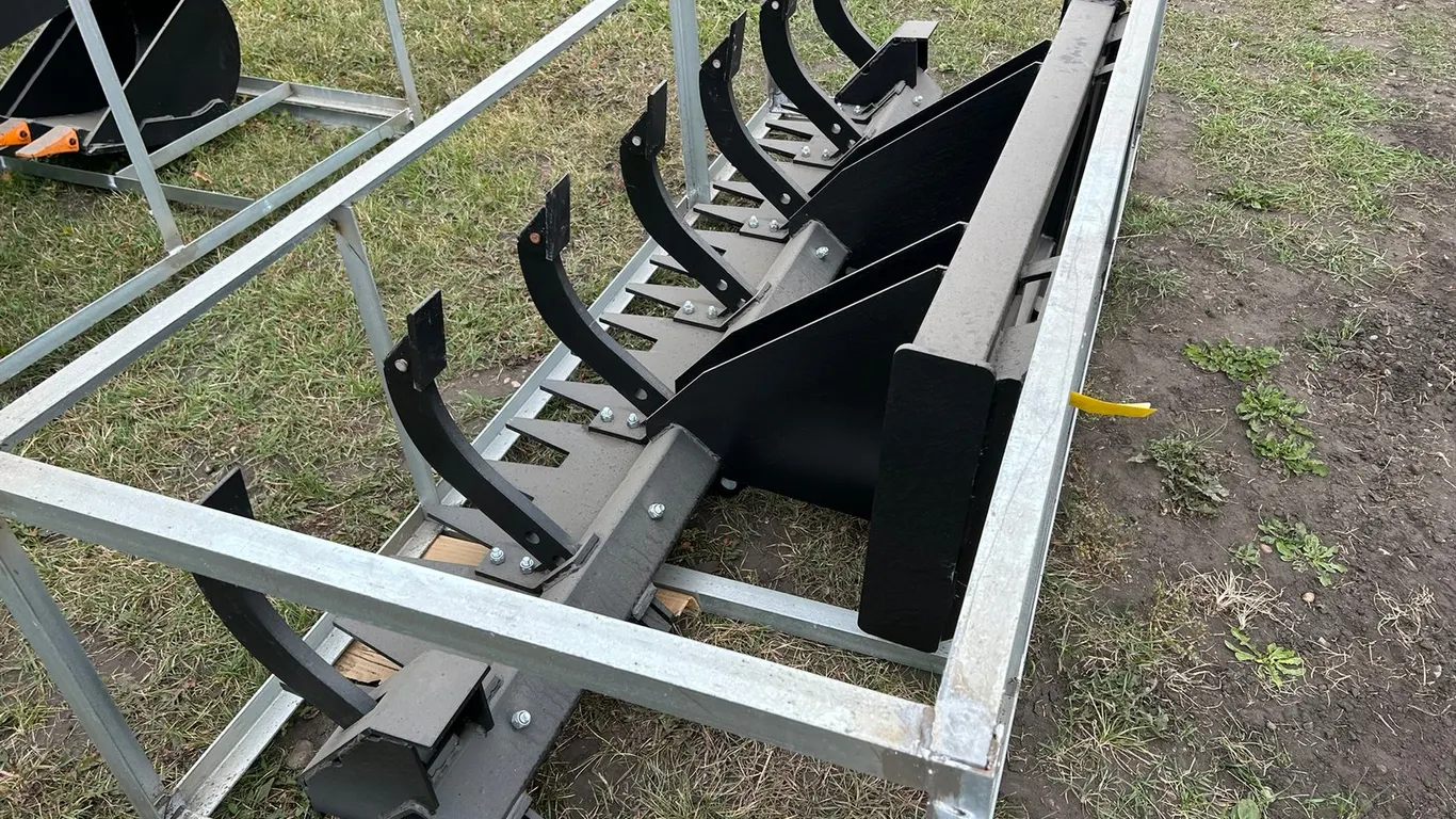 FRONT-MOUNTED RIPPER AT-FMR