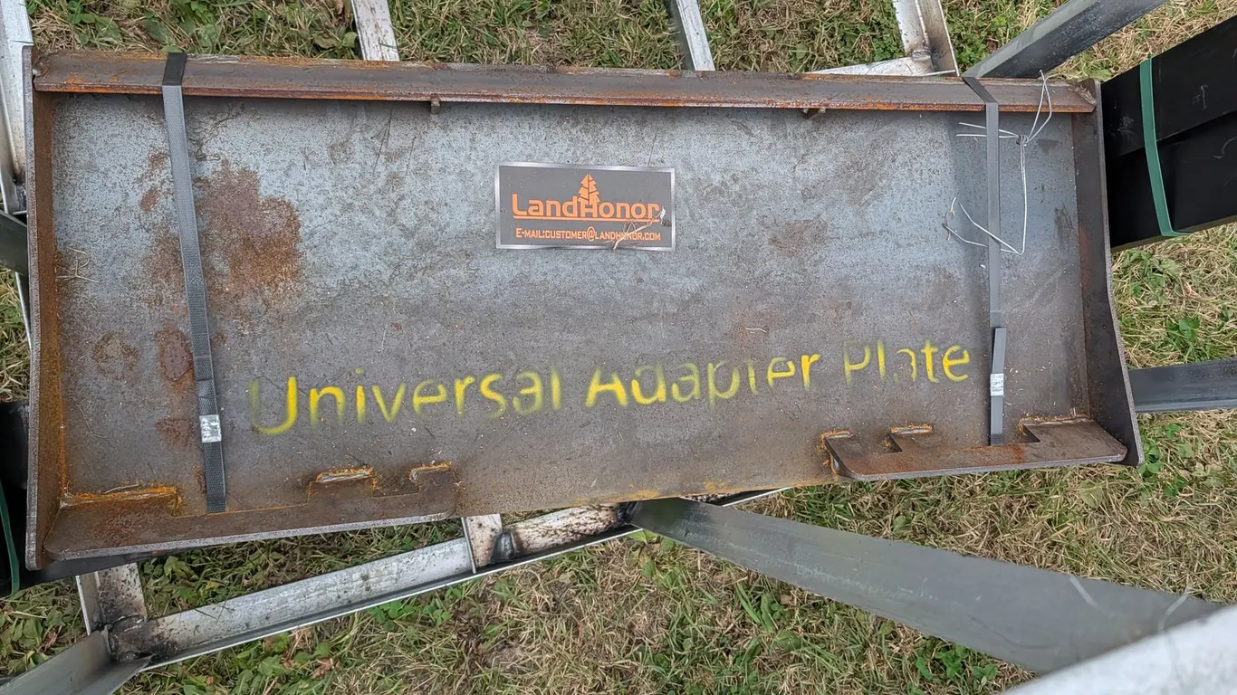 UNUSED LANDHONOR SKID STEER UNIVERSAL ADAPTER PLATE UAP-16-45W