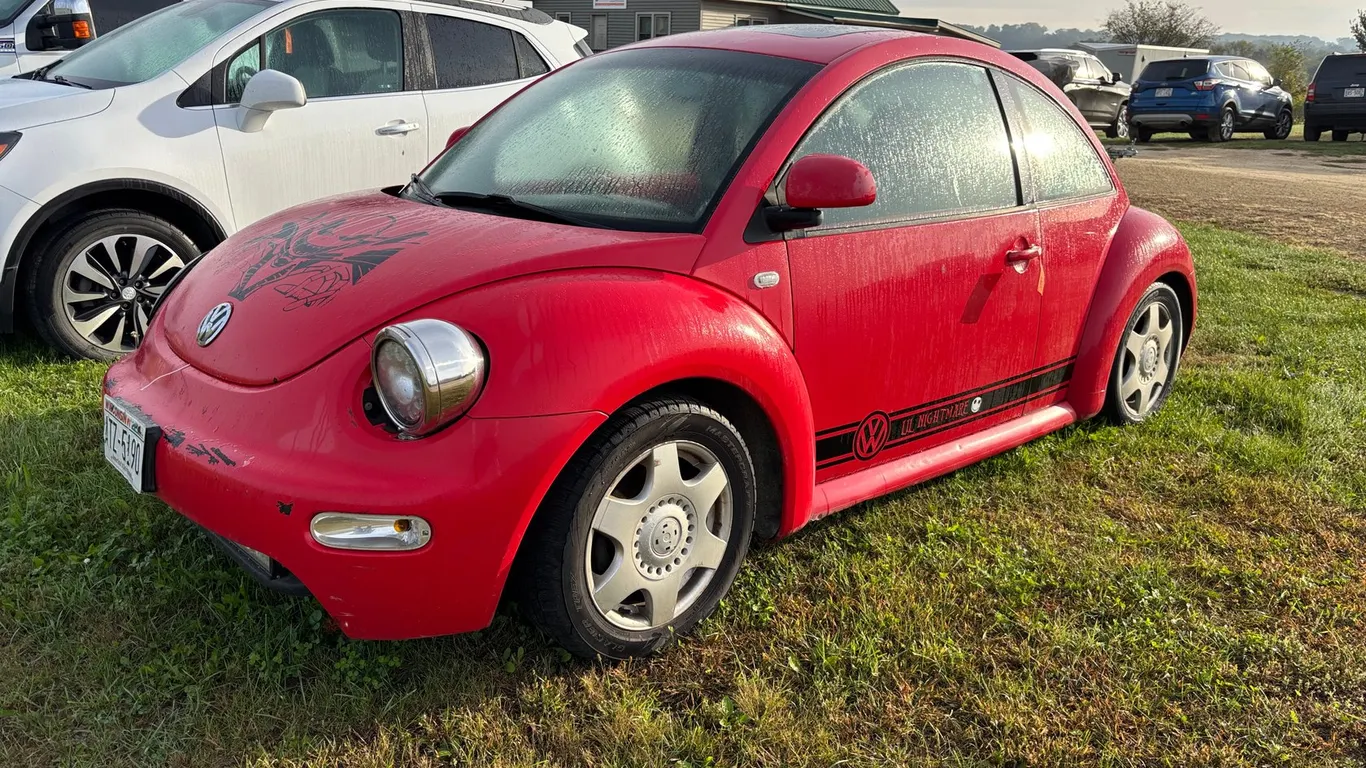 2001 Volkswagon Beetle (Has WI Title)
