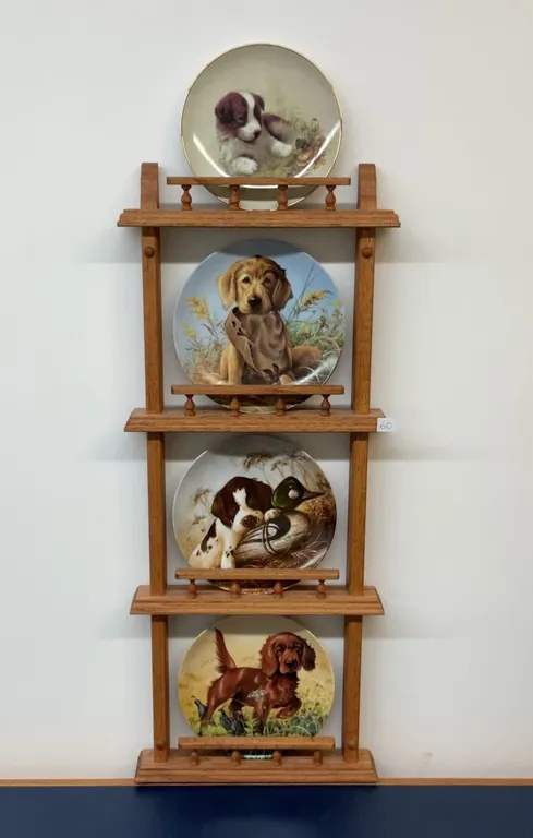 4 Dog Collector Plates incl. 3 Knowles Lynn Kaatz with Oak Wall Rack