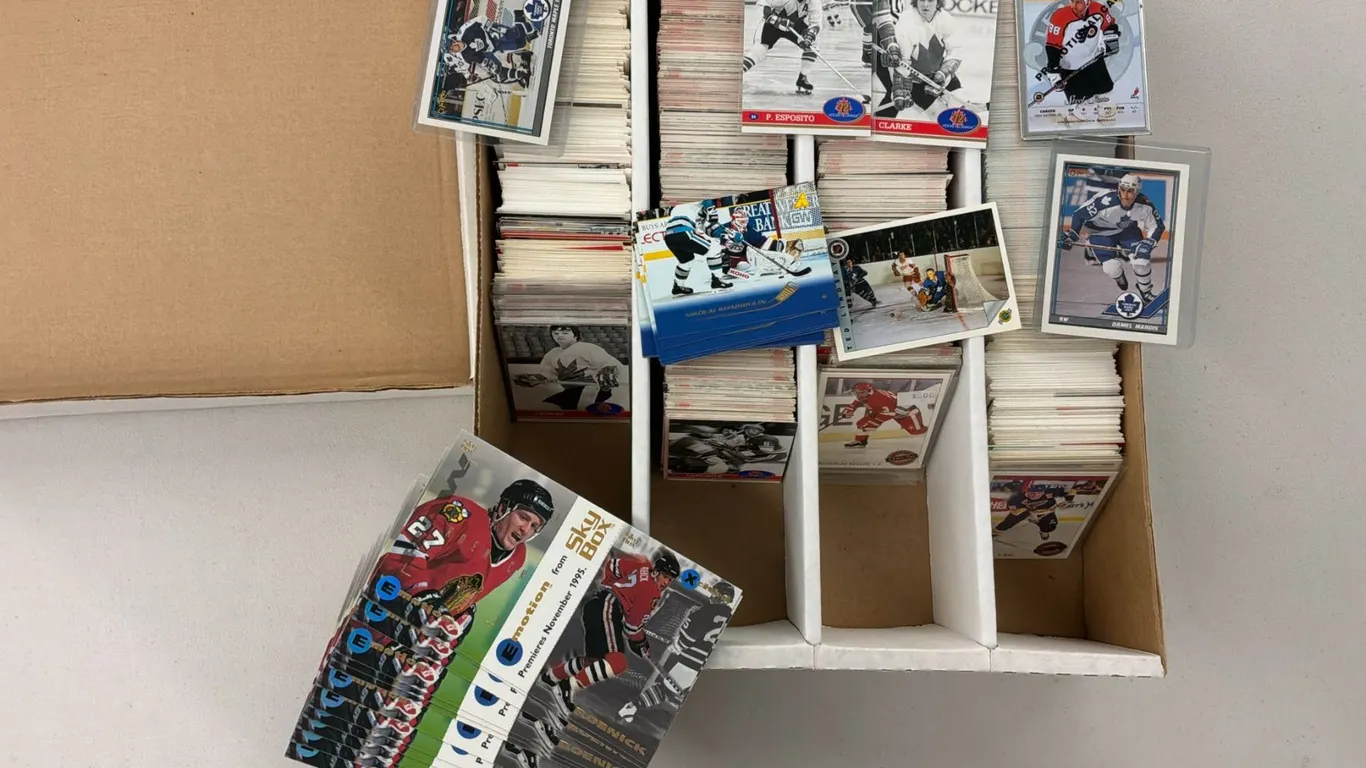 Hockey Trading Cards Including 1990s Score And Pro Set