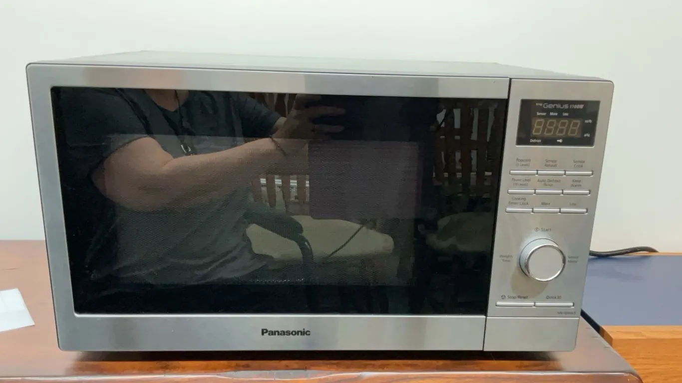 Panasonic NN-SD68LS Genius 1100W Stainless Steel Microwave Oven