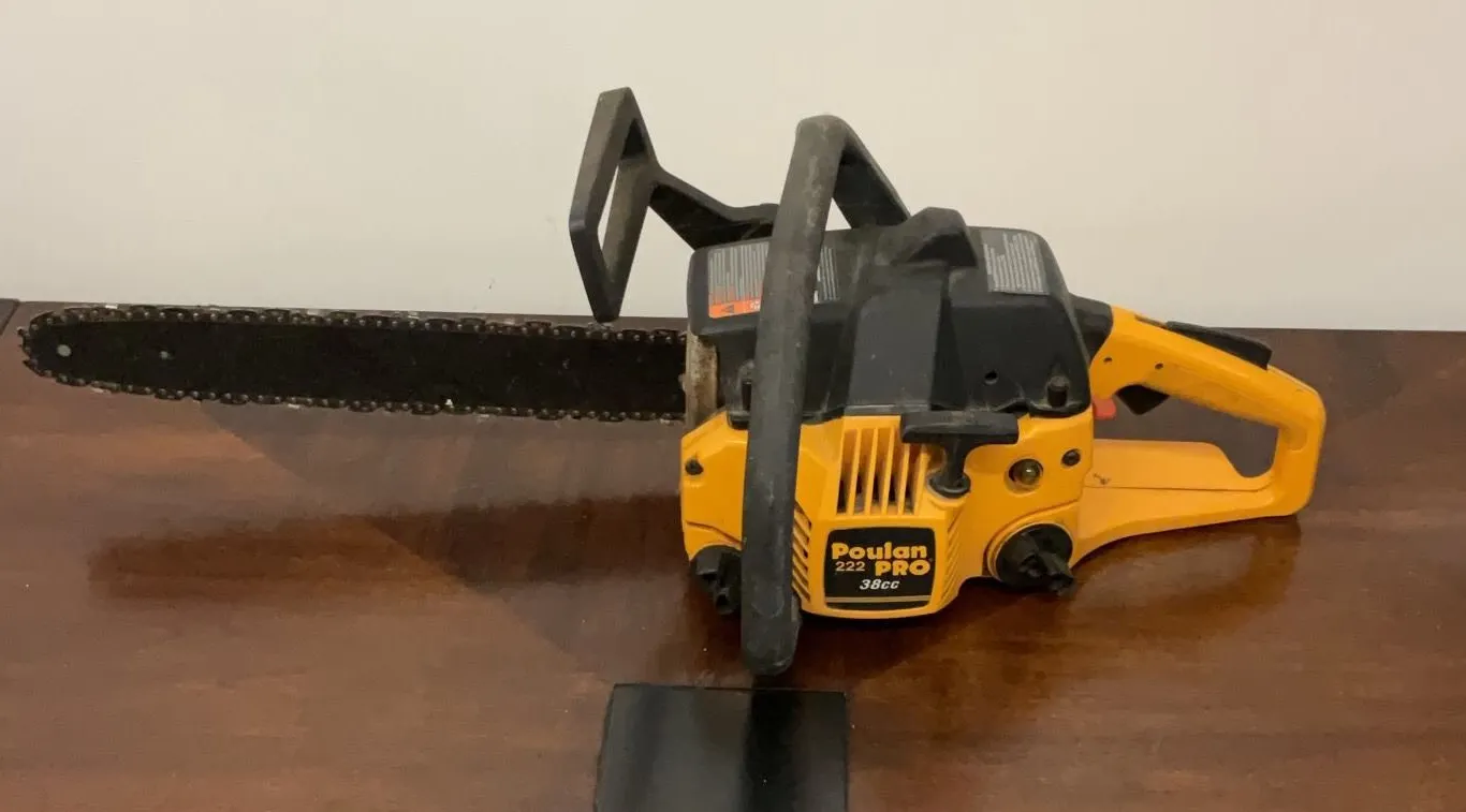 Poulan 22A PRO 38cc Gas Chainsaw with 18-Inch Bar