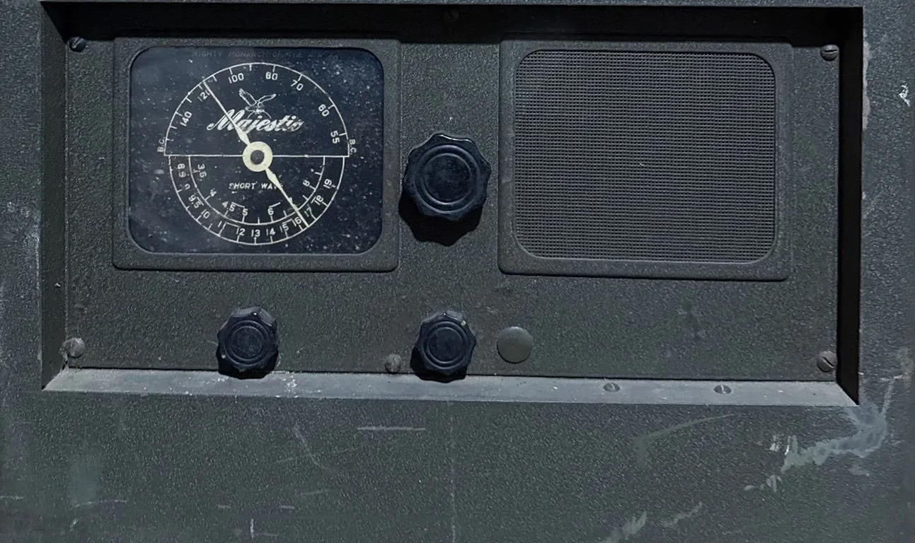 Majestic Shortwave Tabletop Radio with Analog Dial and Metal Case